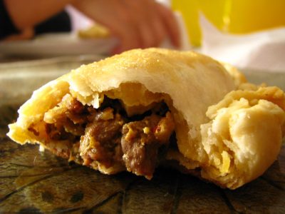 No tires la polenta que te sobró y hacé estas empanadas que te van a salvar la vida