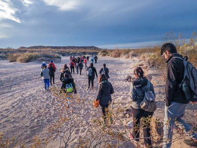 Original trekking nocturno en las bardas del Alto Valle