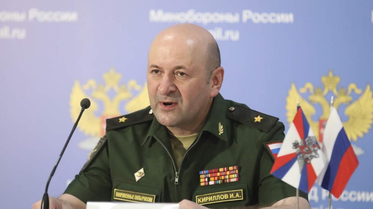 En esta imagen de archivo, el mayor general Igor Kirillov, jefe de las Fuerzas de Defensa Nuclear, Biológica y Química de Rusia, durante una conferencia de prensa en el parque Patriótico de Kubinka, a las afueras de Moscú, Rusia