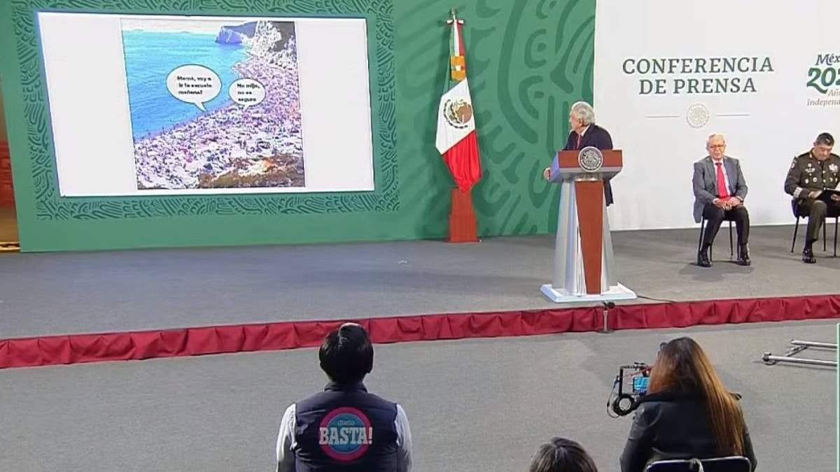 El presidente presentó un cartón de una familia vacacionando en la playa