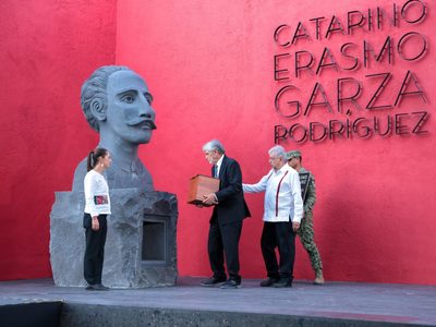 Le gritan “dictador” a AMLO... y esto respondió Beatriz Gutiérrez Müller (Video)