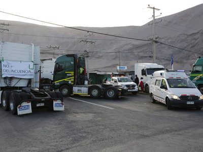 Camioneros paralizan el norte de Chile en protesta contra la delincuencia y la inmigración