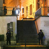 Son cinco los muertos por el atentado en Viena; un islamita previamente condenado, el autor