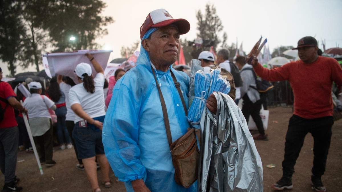 Venta de plásticos para atajar la lluvia