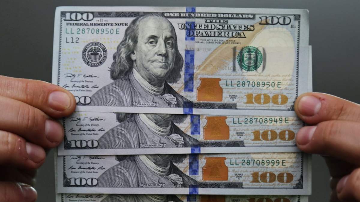 La cotización del dólar blue tuvo una leve subida en relaciona al viernes. Fuente: (Twitter)