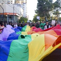 Diversidad de colores y el reclamo por la igualdad en la nutrida Marcha por el Orgullo