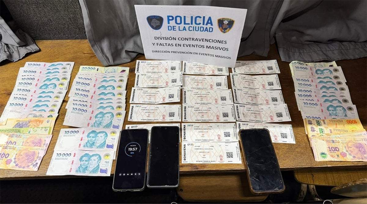 Entradas falsas para ver a Huracán y dinero, lo secuestrado.