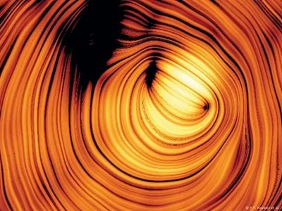 Avistan el "Ojo de Sauron": un enigmático jet cósmico que apunta directo a la Tierra