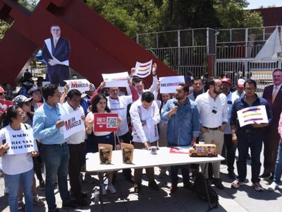 Equipo de Ebrard presenta a los “Marcelovers”, que lo promoverán en redes sociales