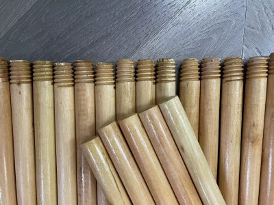 No tires los palos de escoba rotos o viejos: creá este toallero estilo Pinterest para el baño de casa en minutos