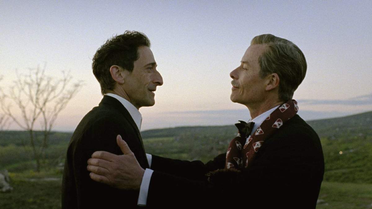 Adrien Brody y Guy Pearce en una escena de "The Brutalist"