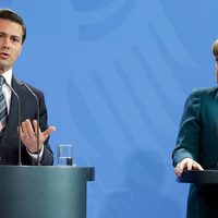 Ofrece Merkel a Peña colaboración para dar con el paradero de los normalistas de Ayotzinapa