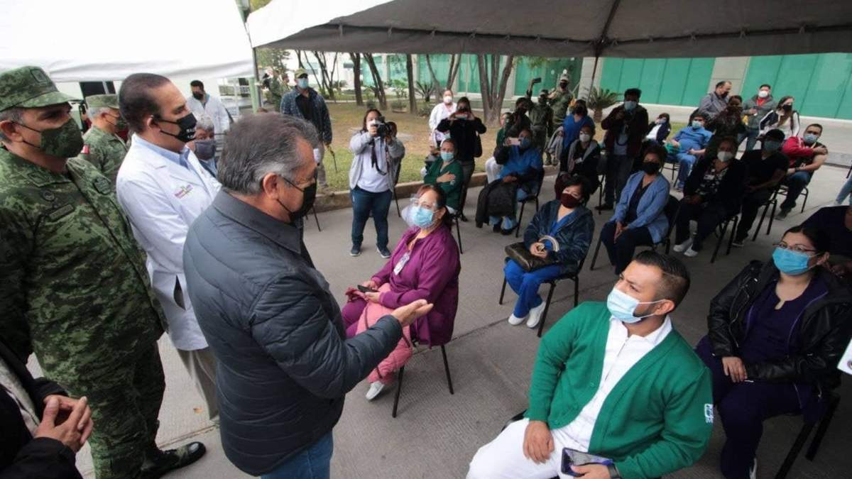 El gobernador Jaime Rodríguez y su secretario de Salud, Manuel de la O