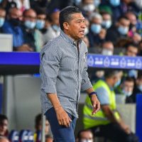 Cesan a Nacho Ambriz del Huesca de España tras dirigir 12 partidos