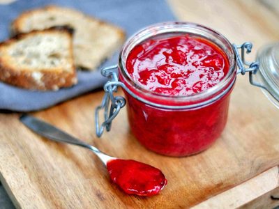 Mermelada de frutilla: lista en pocos minutos en el microondas y con solo 3 ingredientes