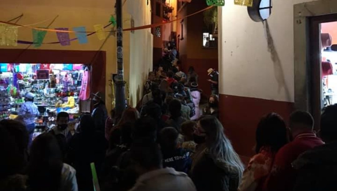 callejon-beso-guanajuato-covid (1)