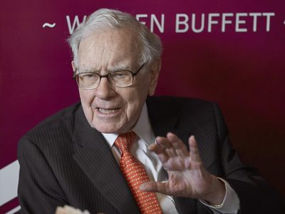 Warren Buffett sorprende a los accionistas al anunciar que se retira a finales de año