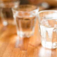 Con solo 1 vaso de vidrio: creá esta maravillosa lámpara para darle un toque único a tu hogar