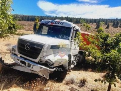 Conductor de un camión se despistó en la ruta 237 por una afección respiratoria