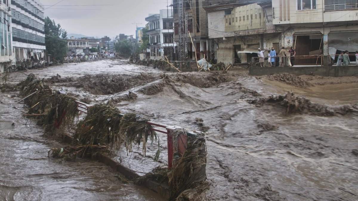 Número de muertos por inundaciones en el noroeste de Pakistán aumentó a 157