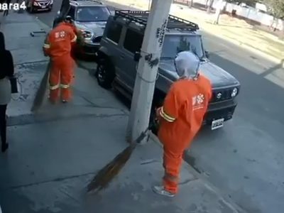 Detienen a cinco personas que robaron una casa disfrazados de trabajadores de limpia (Video)
