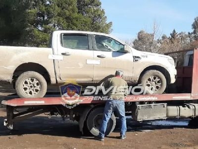 Se les acabó el paseo: circulaban en una camioneta robada, en el Chañar, y terminaron presos
