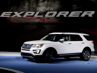Ford llamará a revisar casi 1.9 camionetas Explorer para asegurar piezas que pueden salir despedidas