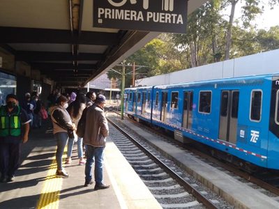 El frío dejó 11 horas sin servicio un tramo del Tren Ligero