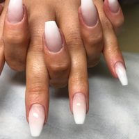 Nail Art: al estilo de Laurita Fernández, lucite para Navidad con este diseño de uñas a la moda