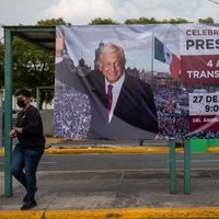 “Son tantos los acarreados que ya no hay camiones”: AMLO ironizó sobre contingentes a su marcha