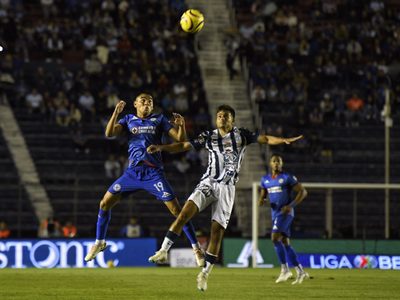 Cruz Azul cae con Pachuca, en amargo regreso al estadio que fue su casa por más de 2 décadas