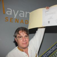 Tras 25 años de militancia, el senador Fernando Mayans renuncia al PRD y se suma a campaña de AMLO