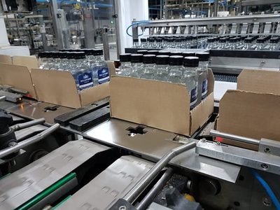 Destilería dona 24.000 botellas de alcohol
