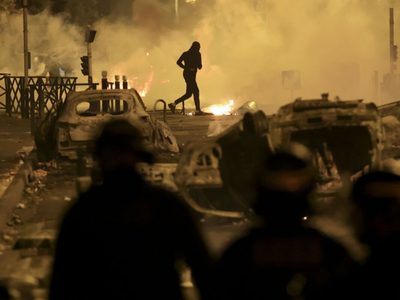 600 detenidos y 200 policías heridos en Francia en la tercera noche de disturbios