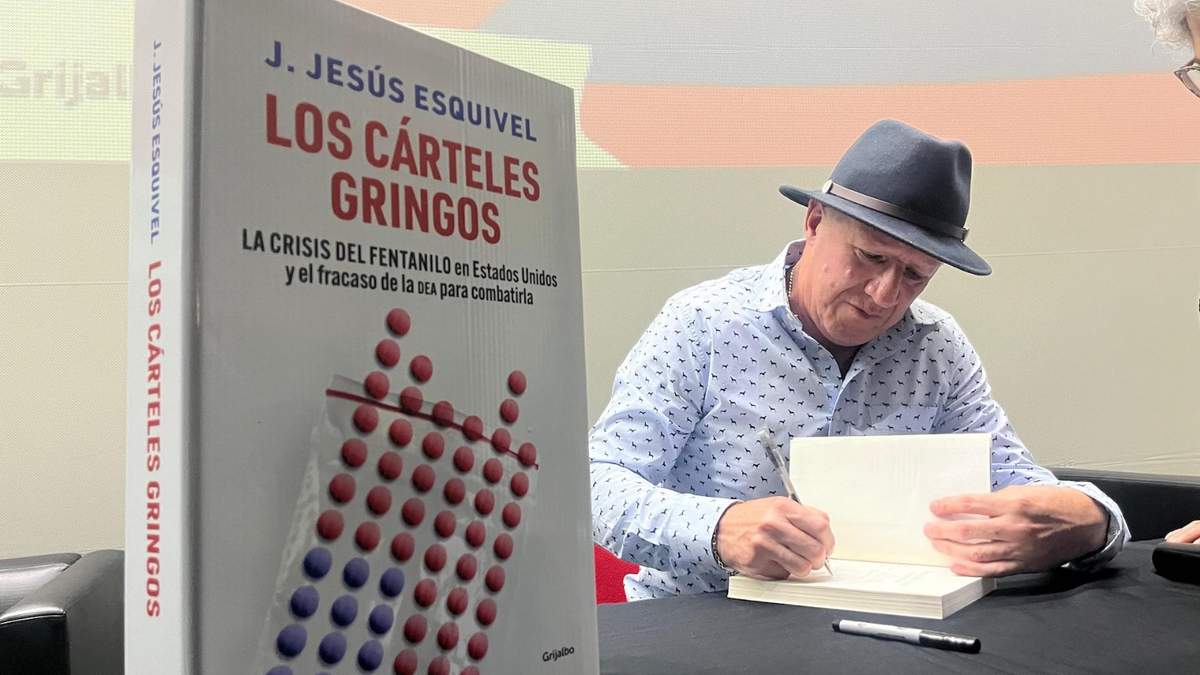 El autor en la presentación