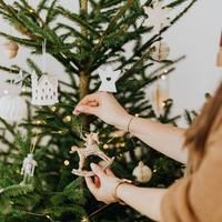 Dale un toque boho a tu Navidad con estos arbolitos simil ratán que son un sueño y que podés hacer vos misma