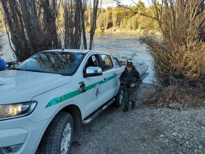 Atraparon a pescadores ilegales en el río Limay