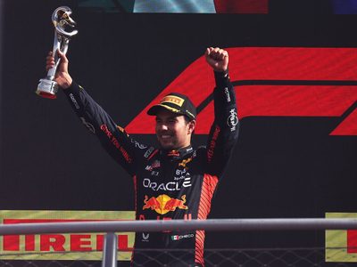 "Checo" Pérez acaba segundo y sube al podio del GP de Monza