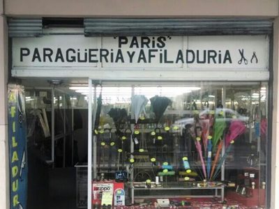 Por cobro de piso, la Paragüería París de la CDMX cierra tras 70 años de actividad