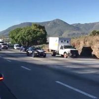 Fuga en toma clandestina paraliza la autopista México-Querétaro por casi tres horas