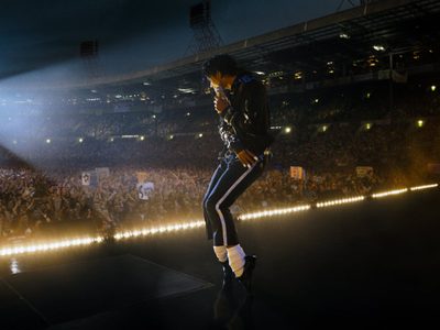La película biográfica de Michael Jackson rompe récord en taquilla pese a malas críticas