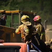El fuego en Valle Magdalena sigue activo, más de 100 brigadistas trabajan para controlarlo