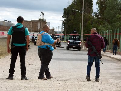 Comando asesina a seis policías, entre ellos al director de la corporación municipal, en Calera