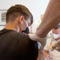La televisión pública de Austria sortea grandes premios para incentivar la vacunación: qué se gana