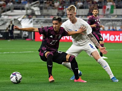 México sufrió, pero venció 2-1 a Islandia en partido amistoso