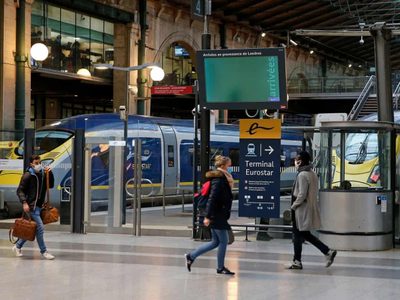 Variante Ómicron: Francia restringe la llegada de viajeros desde Reino Unido