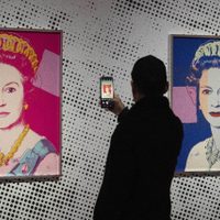Ladrones "amateur" roban 2 serigrafías de Warhol y dañan 2 más en atraco en galería neerlandesa