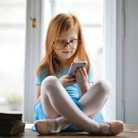 Cómo frenar la adicción de los menores al celular