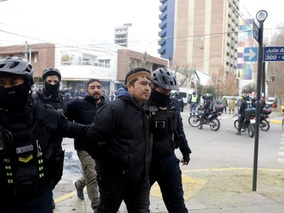 Liberaron a todos los detenidos durante el desalojo de mapuches en Casa de Gobierno