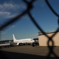 Política de EU de deportaciones hacia “terceros países” es ilegal, falla juez